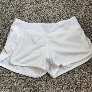 IVIVVA WHITE SHORTS